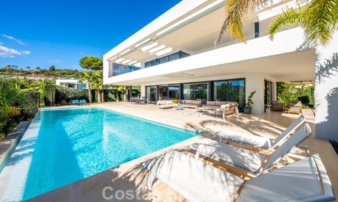Villa de luxe sophistiquée au design moderne à vendre dans une communauté protégée de la vallée du golf de Nueva Andalucia à Marbella 60362