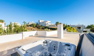 Villa de luxe sophistiquée au design moderne à vendre dans une communauté protégée de la vallée du golf de Nueva Andalucia à Marbella 60365 