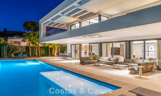 Villa de luxe sophistiquée au design moderne à vendre dans une communauté protégée de la vallée du golf de Nueva Andalucia à Marbella 60366 