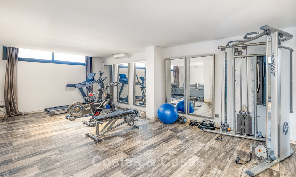 Villa de luxe sophistiquée au design moderne à vendre dans une communauté protégée de la vallée du golf de Nueva Andalucia à Marbella 60368