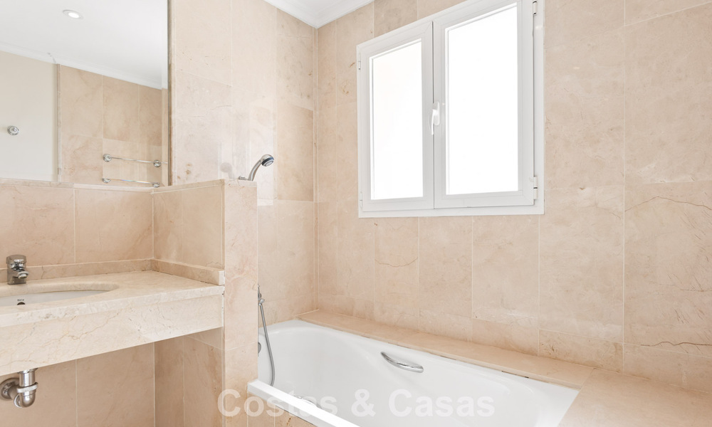 Spacieux appartement à vendre avec vue sur la mer dans un complexe de golf de première ligne sur le nouveau Golden Mile, Marbella - Estepona 60401