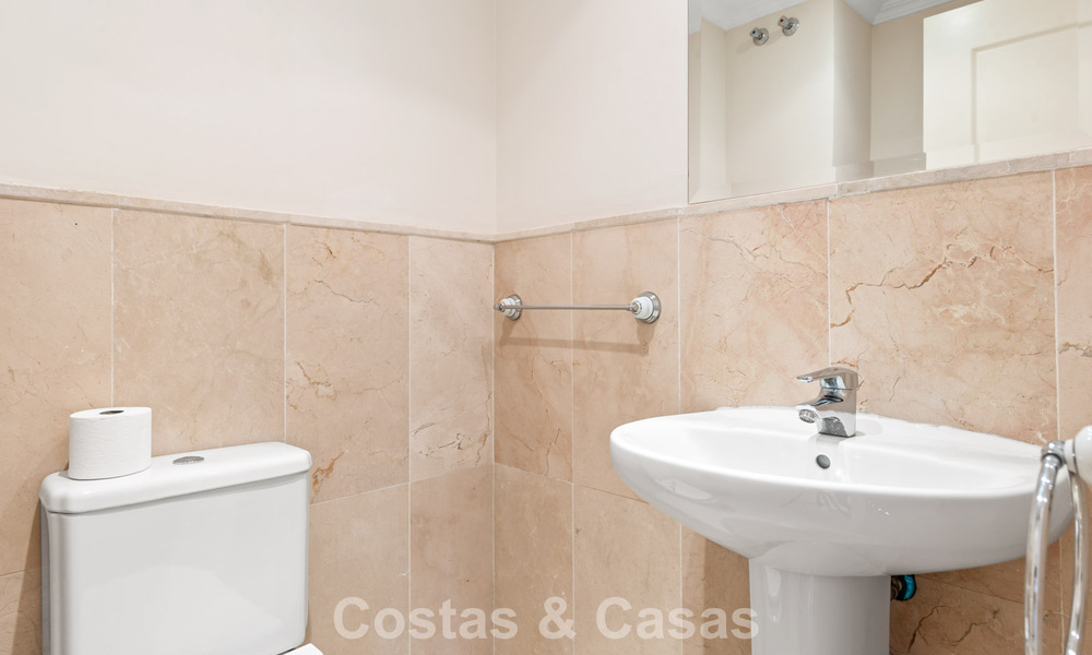 Spacieux appartement à vendre avec vue sur la mer dans un complexe de golf de première ligne sur le nouveau Golden Mile, Marbella - Estepona 60402