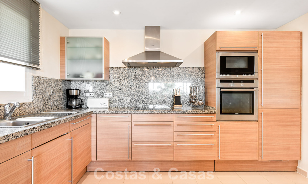 Spacieux appartement à vendre avec vue sur la mer dans un complexe de golf de première ligne sur le nouveau Golden Mile, Marbella - Estepona 60403