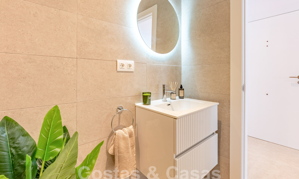 Penthouse contemporain rénové à vendre avec terrasse spacieuse et vue sur la mer dans le complexe de golf La Quinta, Benahavis - Marbella 60611