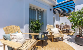 Penthouse contemporain rénové à vendre avec terrasse spacieuse et vue sur la mer dans le complexe de golf La Quinta, Benahavis - Marbella 60613 