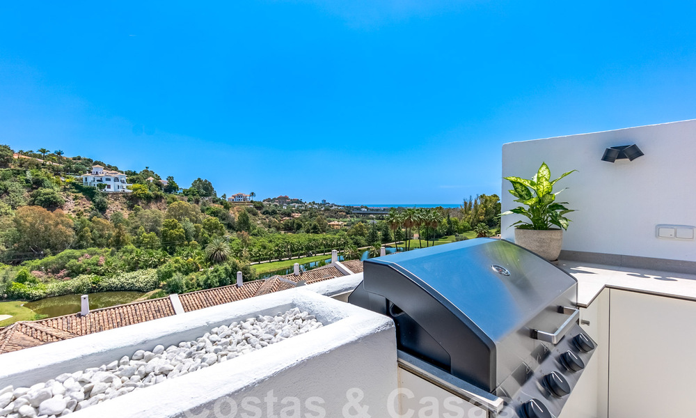 Penthouse contemporain rénové à vendre avec terrasse spacieuse et vue sur la mer dans le complexe de golf La Quinta, Benahavis - Marbella 60616