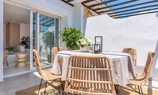 Penthouse contemporain rénové à vendre avec terrasse spacieuse et vue sur la mer dans le complexe de golf La Quinta, Benahavis - Marbella 60617 