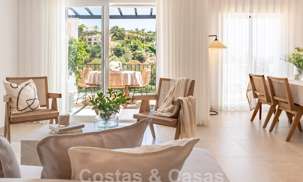 Penthouse contemporain rénové à vendre avec terrasse spacieuse et vue sur la mer dans le complexe de golf La Quinta, Benahavis - Marbella 60619