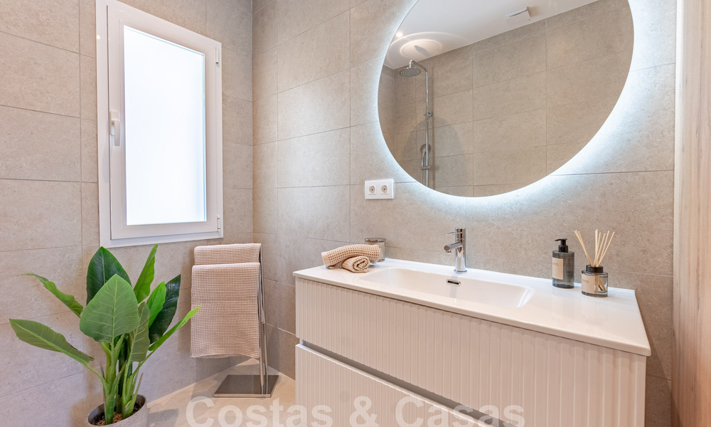 Penthouse contemporain rénové à vendre avec terrasse spacieuse et vue sur la mer dans le complexe de golf La Quinta, Benahavis - Marbella 60628