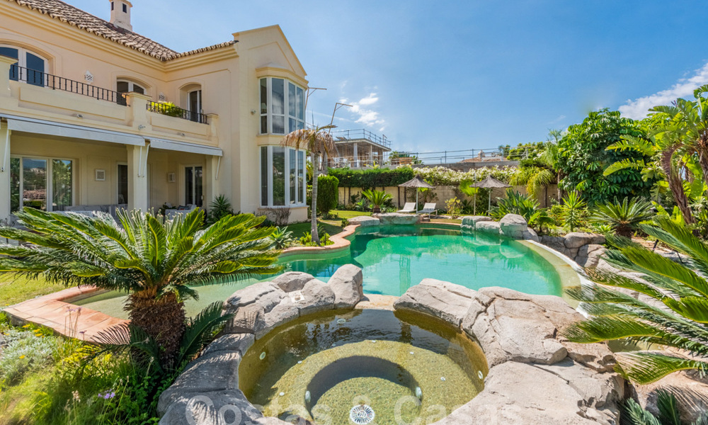 Villa de luxe de style andalou à vendre dans les collines de La Quinta, Benahavis - Marbella 60633