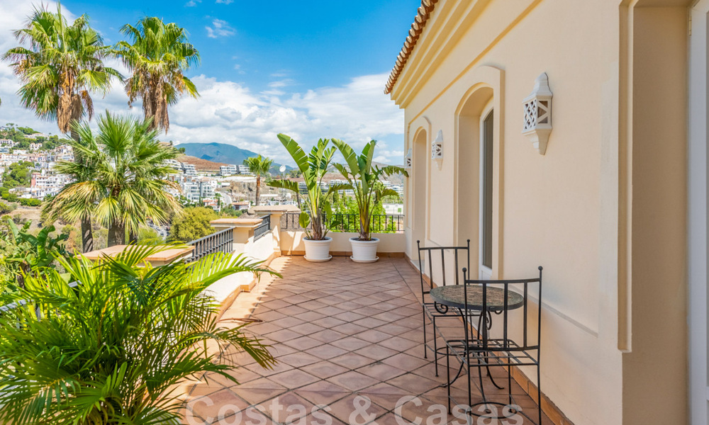 Villa de luxe de style andalou à vendre dans les collines de La Quinta, Benahavis - Marbella 60652