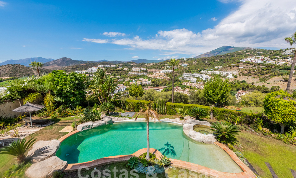 Villa de luxe de style andalou à vendre dans les collines de La Quinta, Benahavis - Marbella 60653