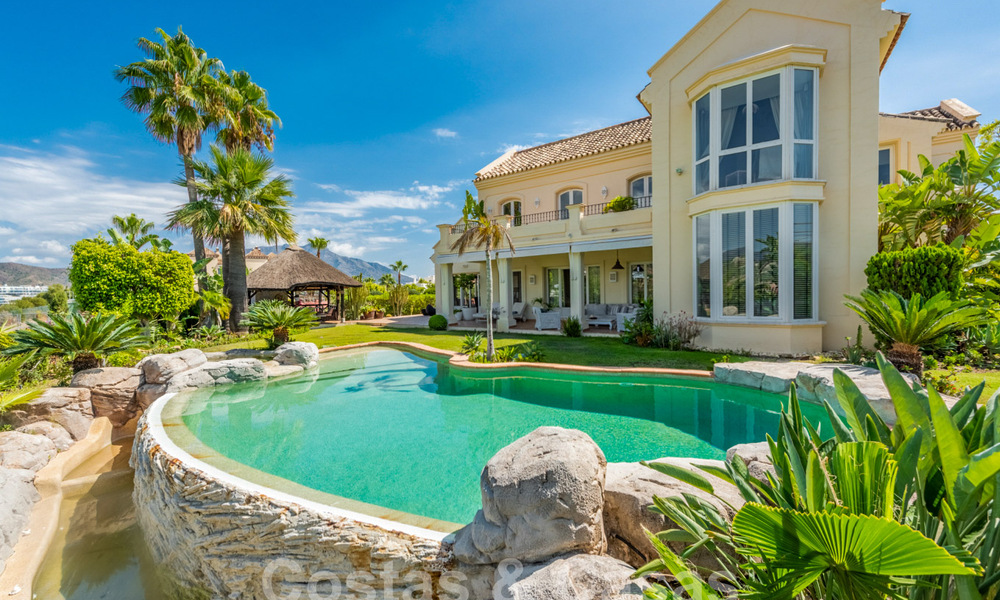 Villa de luxe de style andalou à vendre dans les collines de La Quinta, Benahavis - Marbella 60658