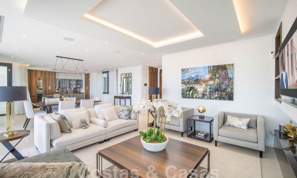 Villa de luxe sophistiquée à l'architecture ultramoderne à vendre dans la vallée du golf de Nueva Andalucia, Marbella 60578