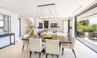 Villa de luxe sophistiquée à l'architecture ultramoderne à vendre dans la vallée du golf de Nueva Andalucia, Marbella 60581 