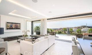 Villa de luxe sophistiquée à l'architecture ultramoderne à vendre dans la vallée du golf de Nueva Andalucia, Marbella 60582 