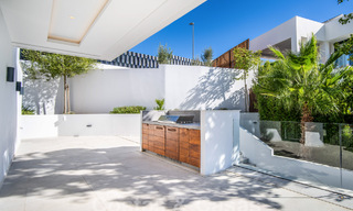 Villa de luxe sophistiquée à l'architecture ultramoderne à vendre dans la vallée du golf de Nueva Andalucia, Marbella 60589 