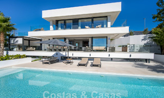 Villa de luxe sophistiquée à l'architecture ultramoderne à vendre dans la vallée du golf de Nueva Andalucia, Marbella 60604 
