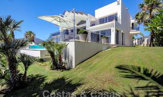 Villa de luxe moderne à vendre avec vue sur le golf à Nueva Andalucia, Marbella 60831 