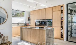 Villa de luxe au design moderne et méditerranéen avec vue sur la mer à Nueva Andalucia, Marbella 60972 