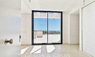 Penthouse moderne avec vue sur la mer et piscine privée à vendre dans un complexe innovant à Benalmadena, Costa del Sol 60915 