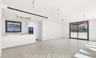 Penthouse moderne avec vue sur la mer et piscine privée à vendre dans un complexe innovant à Benalmadena, Costa del Sol 60926 