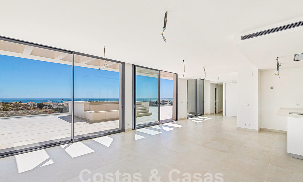 Penthouse moderne avec vue sur la mer et piscine privée à vendre dans un complexe innovant à Benalmadena, Costa del Sol 60930
