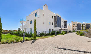 Penthouse moderne avec vue sur la mer et piscine privée à vendre dans un complexe innovant à Benalmadena, Costa del Sol 60932 