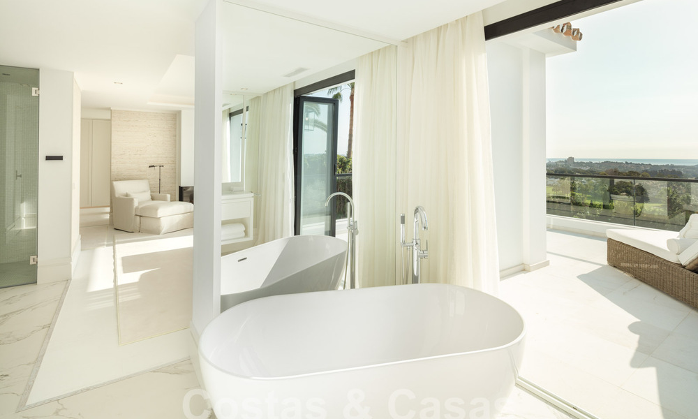 Spectaculaire villa de luxe à vendre avec vue sur la mer dans la vallée du golf de Nueva Andalucia, Marbella 61076
