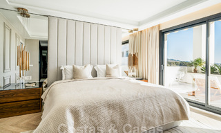 Penthouse rénové de qualité à vendre avec terrasse accueillante et vue sur la mer à Nueva Andalucia, Marbella 61151 