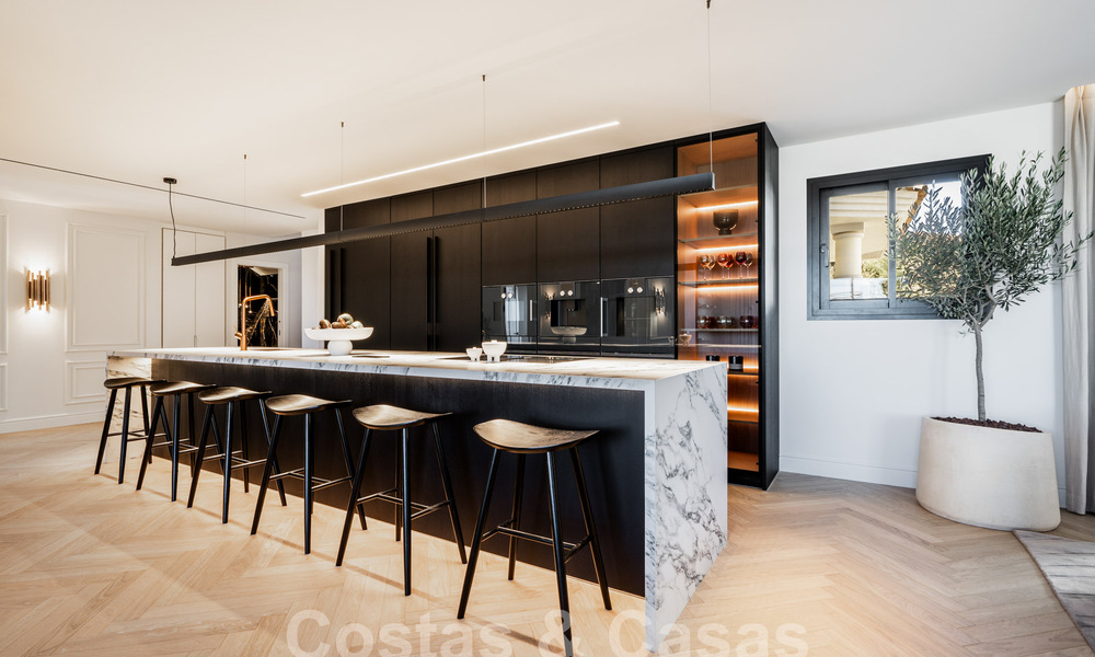 Penthouse rénové de qualité à vendre avec terrasse accueillante et vue sur la mer à Nueva Andalucia, Marbella 61157