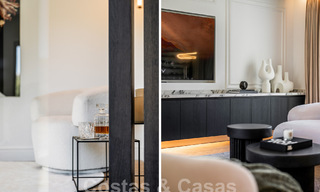 Penthouse rénové de qualité à vendre avec terrasse accueillante et vue sur la mer à Nueva Andalucia, Marbella 61174 