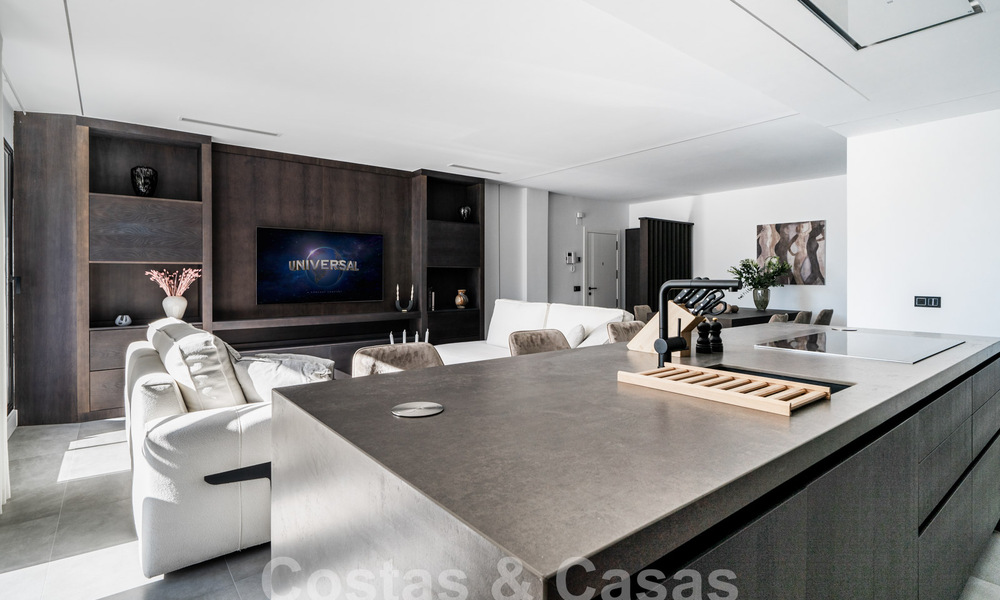 Appartement moderne rénové à vendre dans un complexe fermé à Nueva Andalucia, Marbella 61190