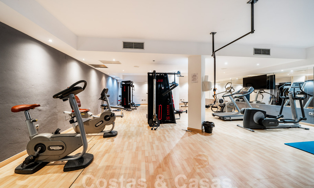 Appartement moderne rénové à vendre dans un complexe fermé à Nueva Andalucia, Marbella 61197