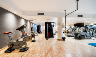 Appartement moderne rénové à vendre dans un complexe fermé à Nueva Andalucia, Marbella 61197 