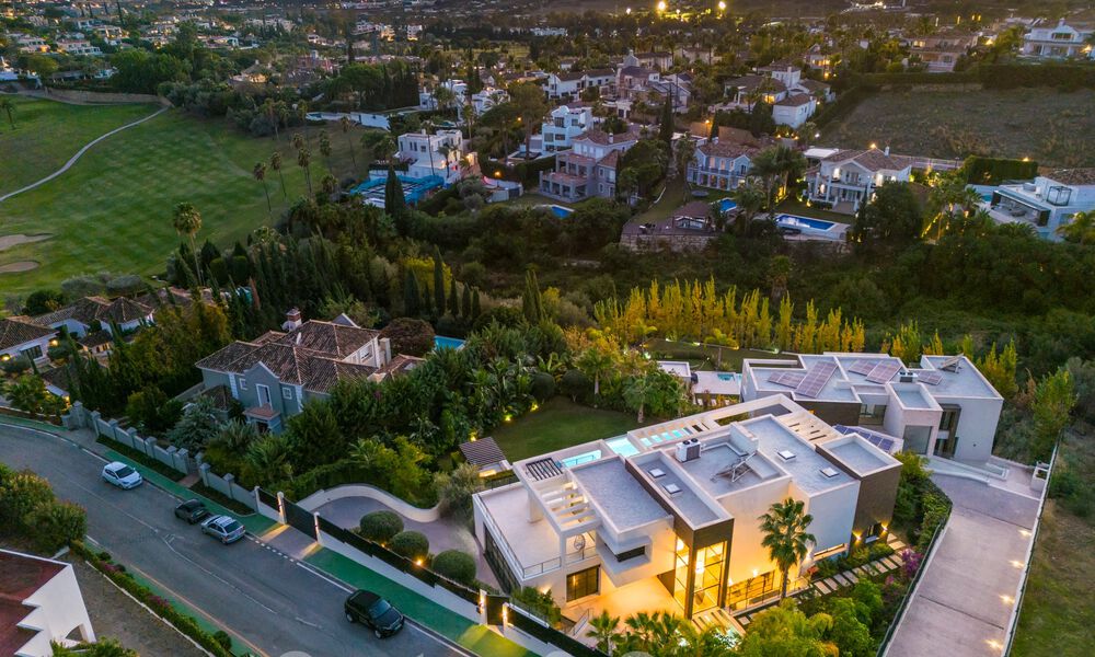 Villa de luxe sophistiquée, prête à être emménagée, à vendre dans la vallée du golf de Nueva Andalucia, Marbella 61317