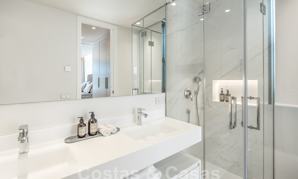 Villa de luxe sophistiquée, prête à être emménagée, à vendre dans la vallée du golf de Nueva Andalucia, Marbella 61320