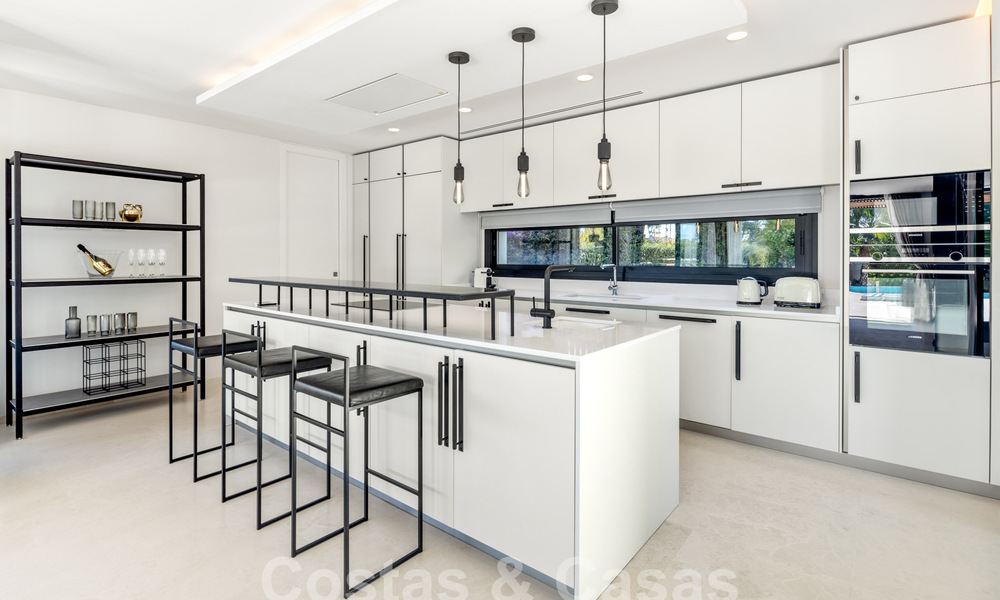 Villa de luxe sophistiquée, prête à être emménagée, à vendre dans la vallée du golf de Nueva Andalucia, Marbella 61330