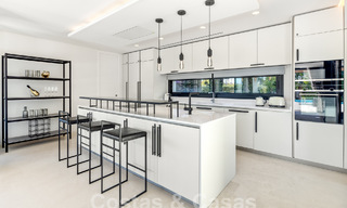 Villa de luxe sophistiquée, prête à être emménagée, à vendre dans la vallée du golf de Nueva Andalucia, Marbella 61330 