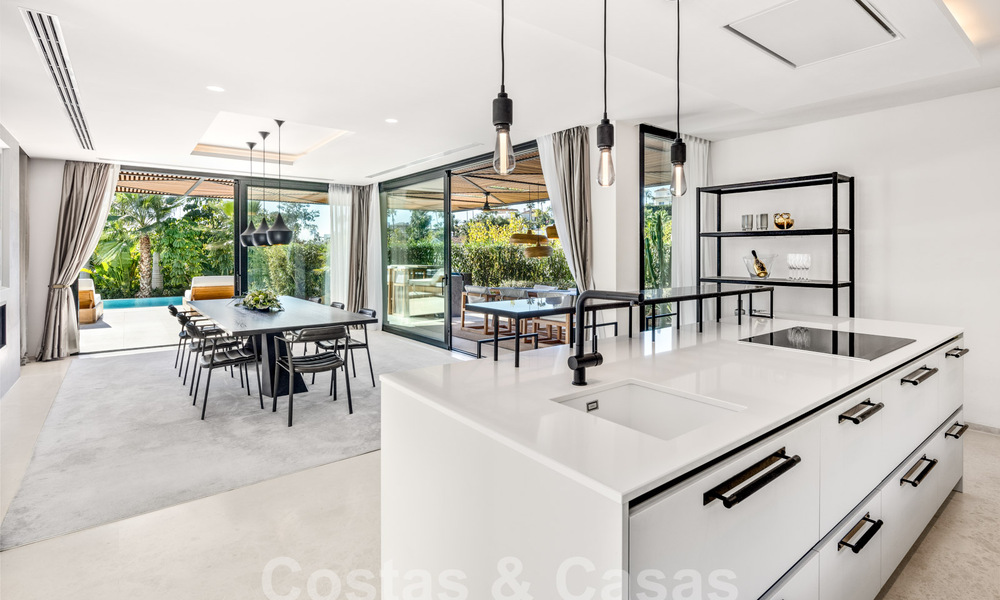 Villa de luxe sophistiquée, prête à être emménagée, à vendre dans la vallée du golf de Nueva Andalucia, Marbella 61331