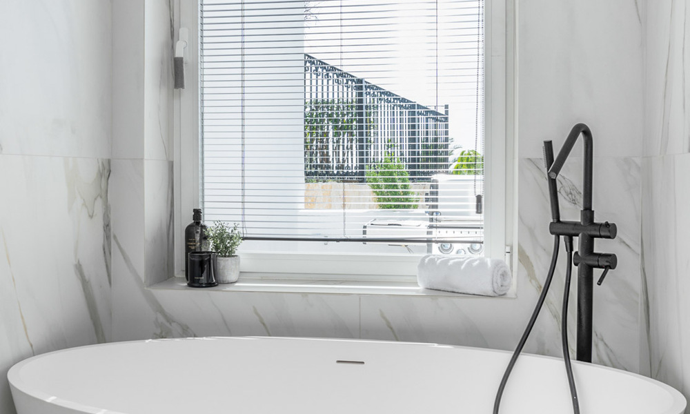 Maison de ville luxueusement rénovée à vendre dans un quartier résidentiel privilégié du Golden Mile de Marbella 61599