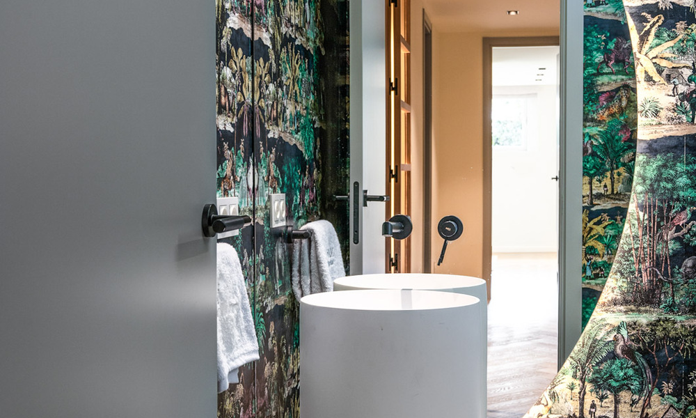 Maison de ville luxueusement rénovée à vendre dans un quartier résidentiel privilégié du Golden Mile de Marbella 61600