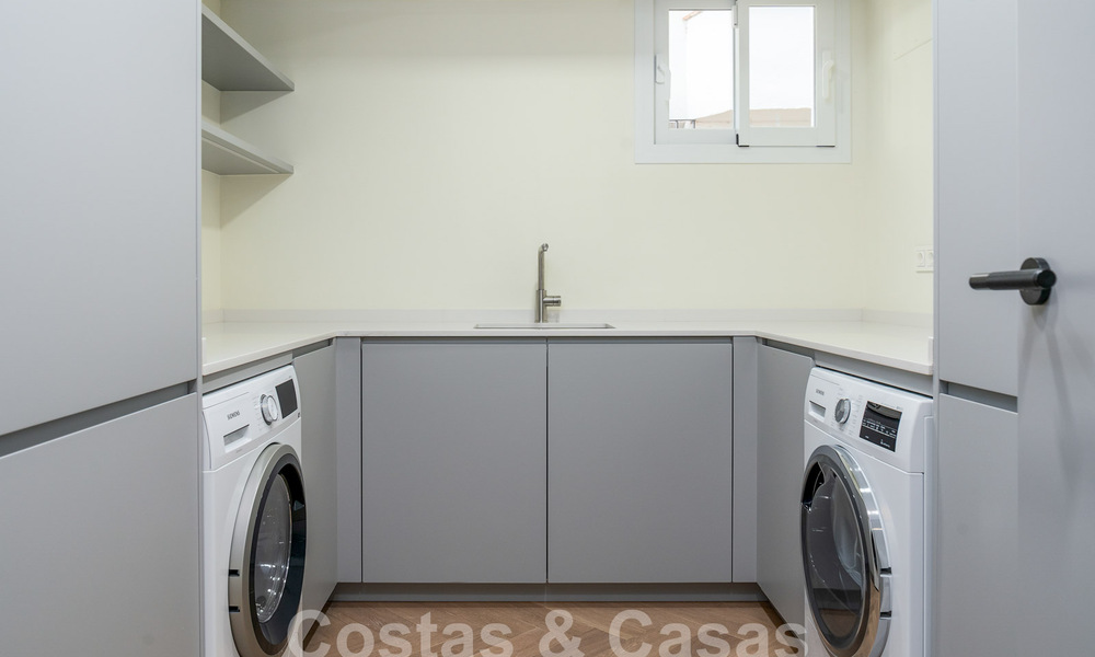 Maison de ville luxueusement rénovée à vendre dans un quartier résidentiel privilégié du Golden Mile de Marbella 61614