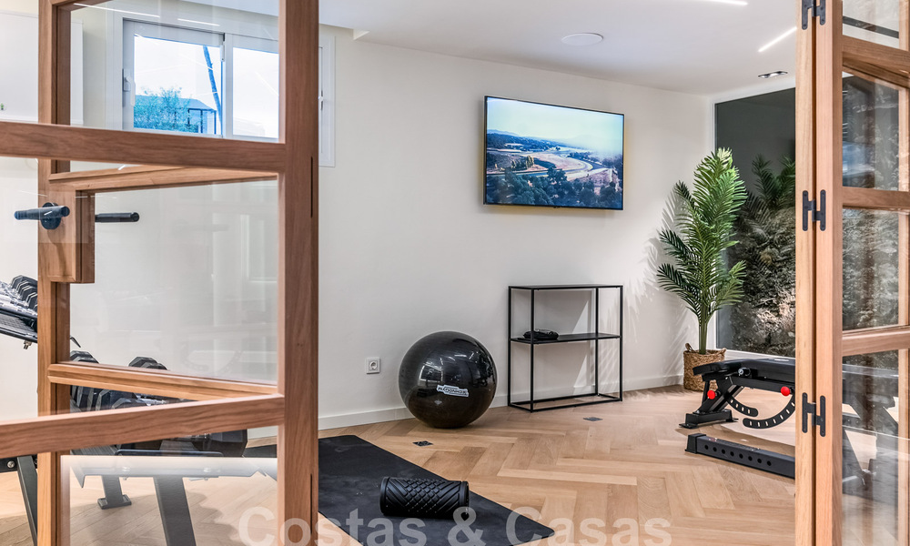 Maison de ville luxueusement rénovée à vendre dans un quartier résidentiel privilégié du Golden Mile de Marbella 61620