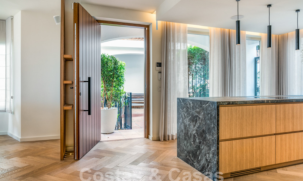Maison de ville luxueusement rénovée à vendre dans un quartier résidentiel privilégié du Golden Mile de Marbella 61632