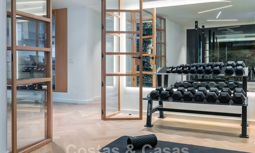 Maison de ville luxueusement rénovée à vendre dans un quartier résidentiel privilégié du Golden Mile de Marbella 61639