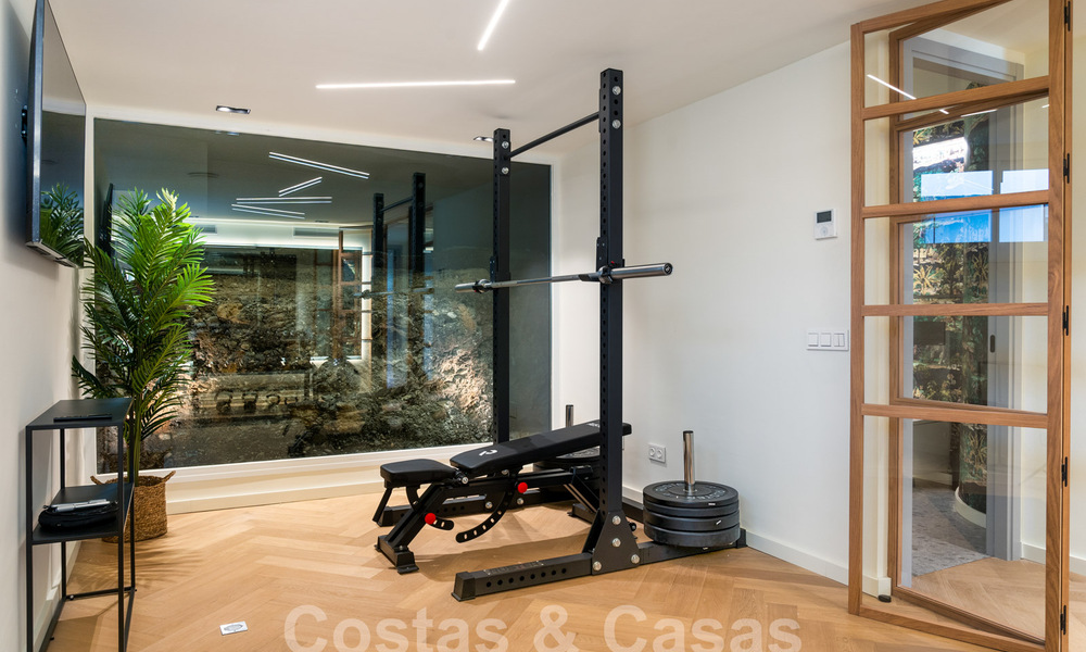 Maison de ville luxueusement rénovée à vendre dans un quartier résidentiel privilégié du Golden Mile de Marbella 61644