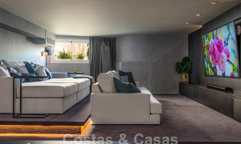 Maison de ville luxueusement rénovée à vendre dans un quartier résidentiel privilégié du Golden Mile de Marbella 61645