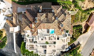 Penthouse de luxe sophistiqué et spacieux à vendre avec vue sur la mer dans un complexe de luxe à Nueva Andalucia, Marbella 61214 