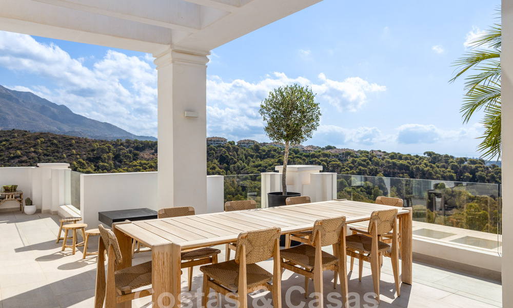 Penthouse de luxe sophistiqué et spacieux à vendre avec vue sur la mer dans un complexe de luxe à Nueva Andalucia, Marbella 61226